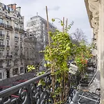 Deluxe Paris St Germain Suite